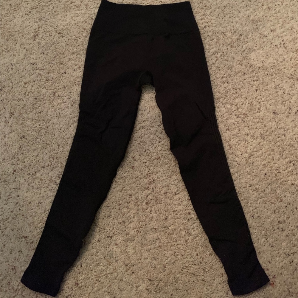 Lululemon leggings (size 4 or 6)